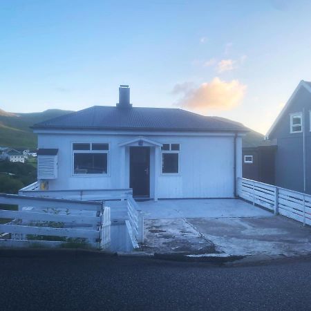 شقة Cosy House Near Airport Sørvágur المظهر الخارجي الصورة